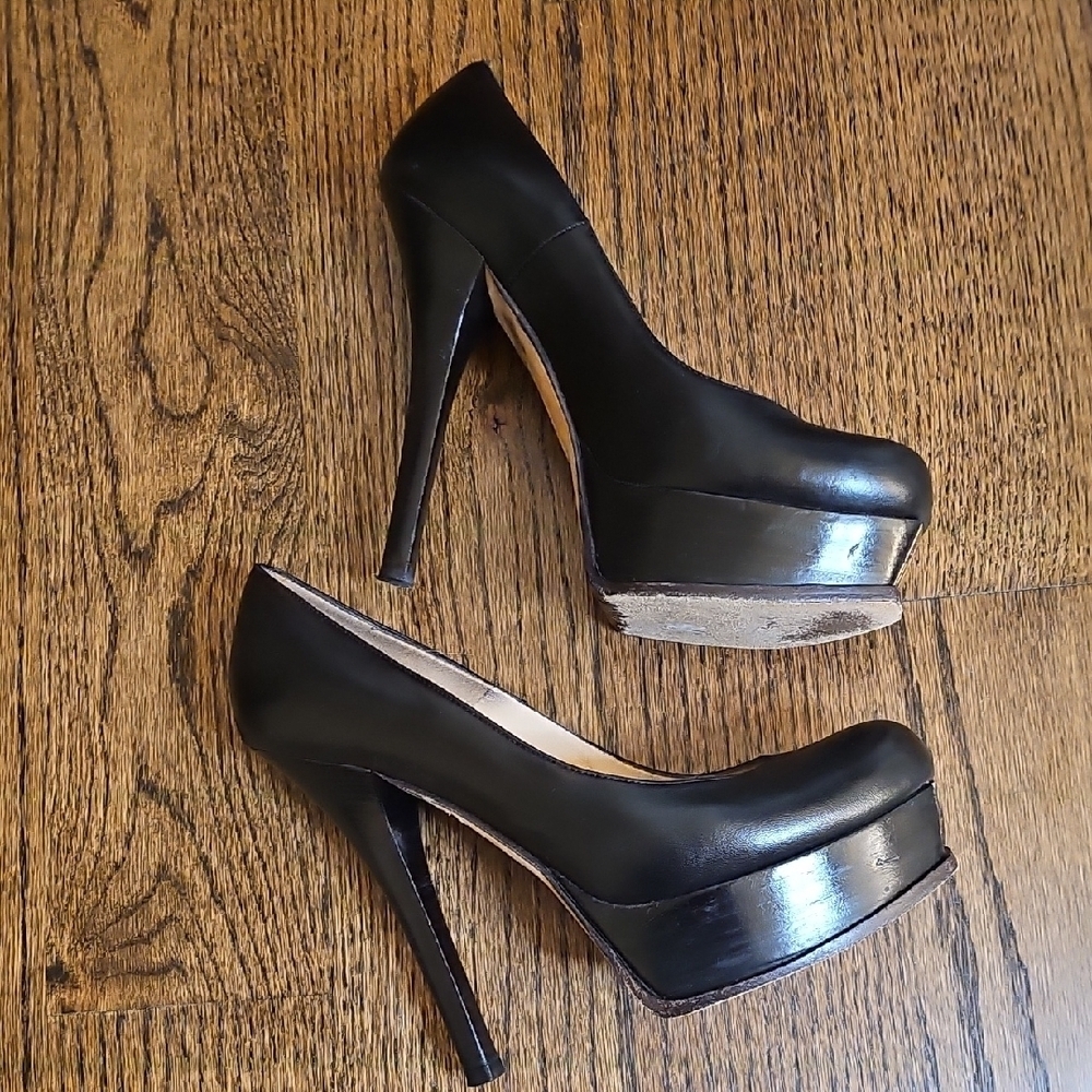 Fendi Black Platform Heels with Gold Accent - Picture 6 of 9